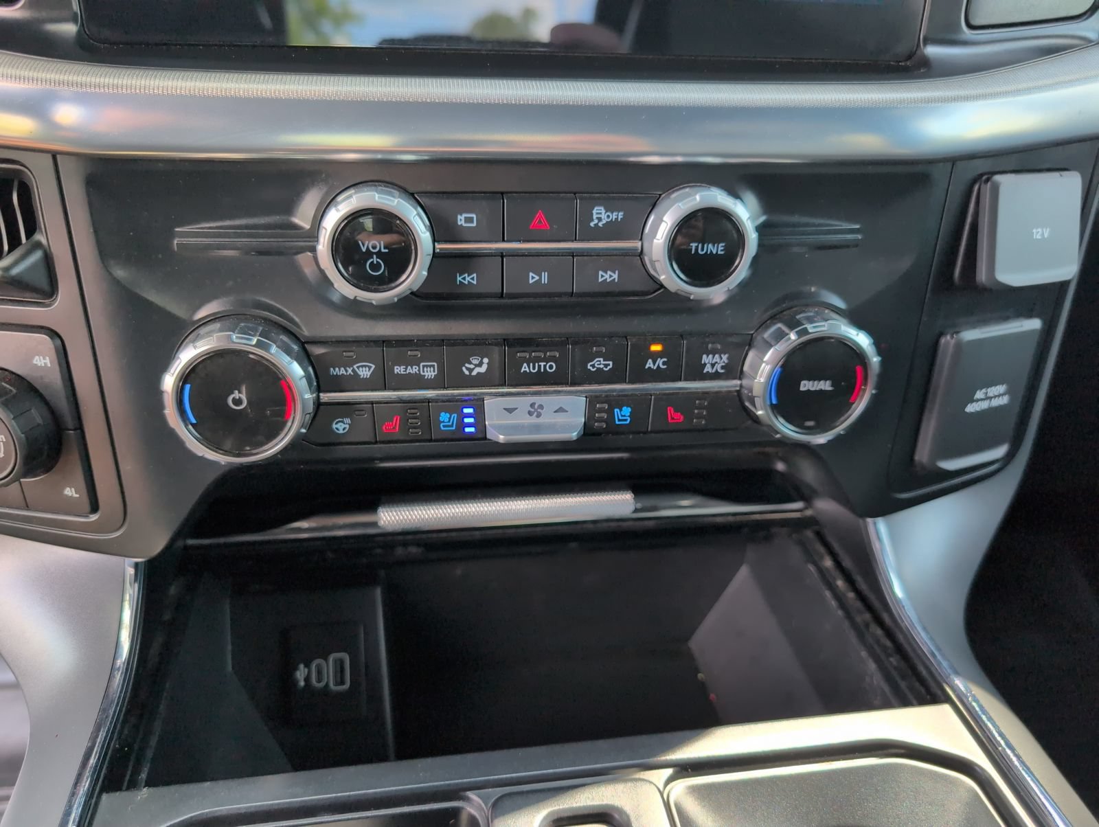 Used 2025 Ford F150 Lariat w/ FX4 Off-Road Package AWD/4WD image 14