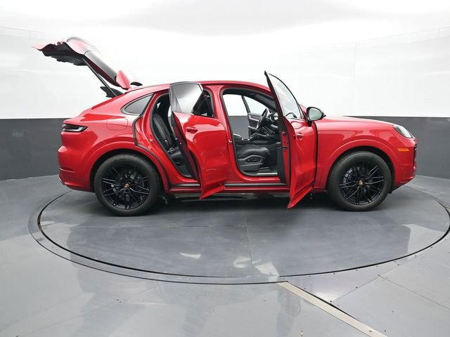 Used 2025 Porsche Cayenne Coupe image 33