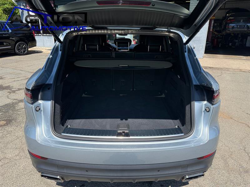 Used 2023 Porsche Cayenne AWD/4WD image 19