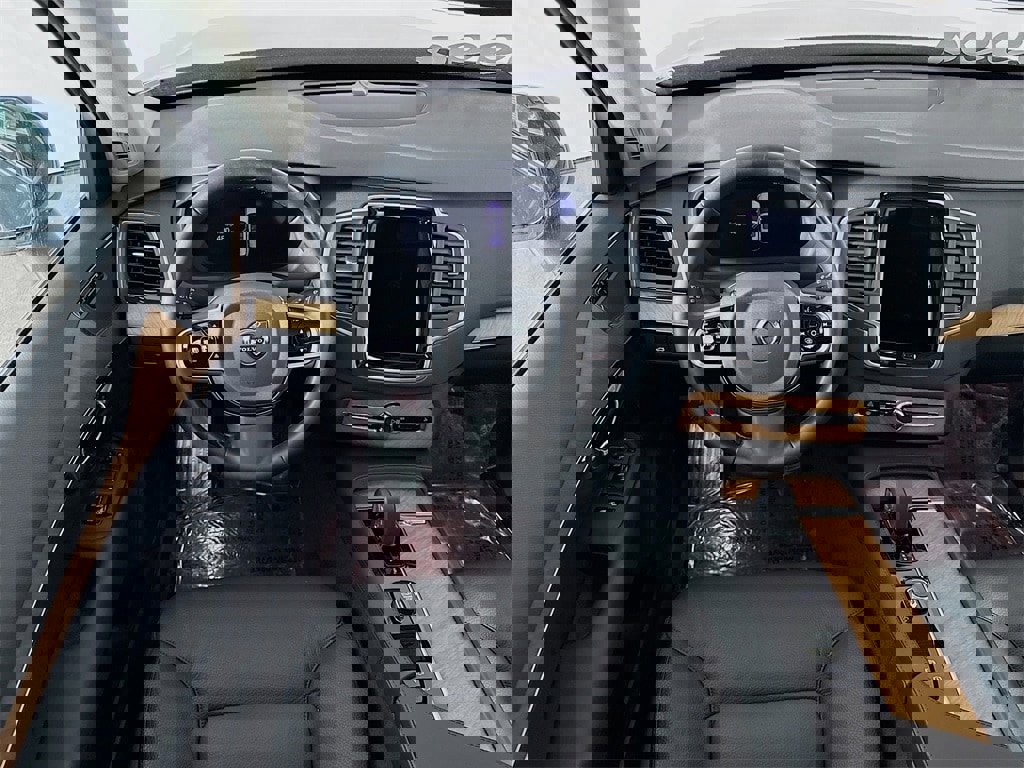 Certified 2025 Volvo XC90 B6 Core image 23