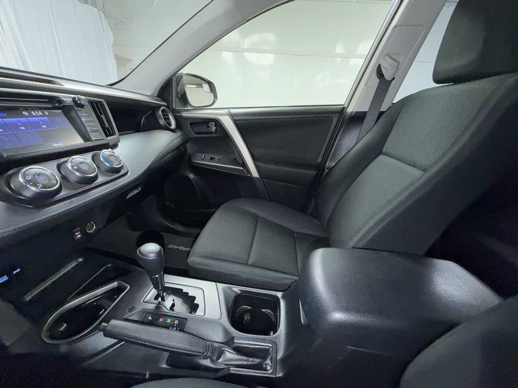 Used 2018 Toyota RAV4 LE w/ Carpet Mat Package image 21