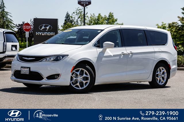 Used 2018 Chrysler Pacifica Touring Plus w/ Tire & Wheel Group FWD video 1
