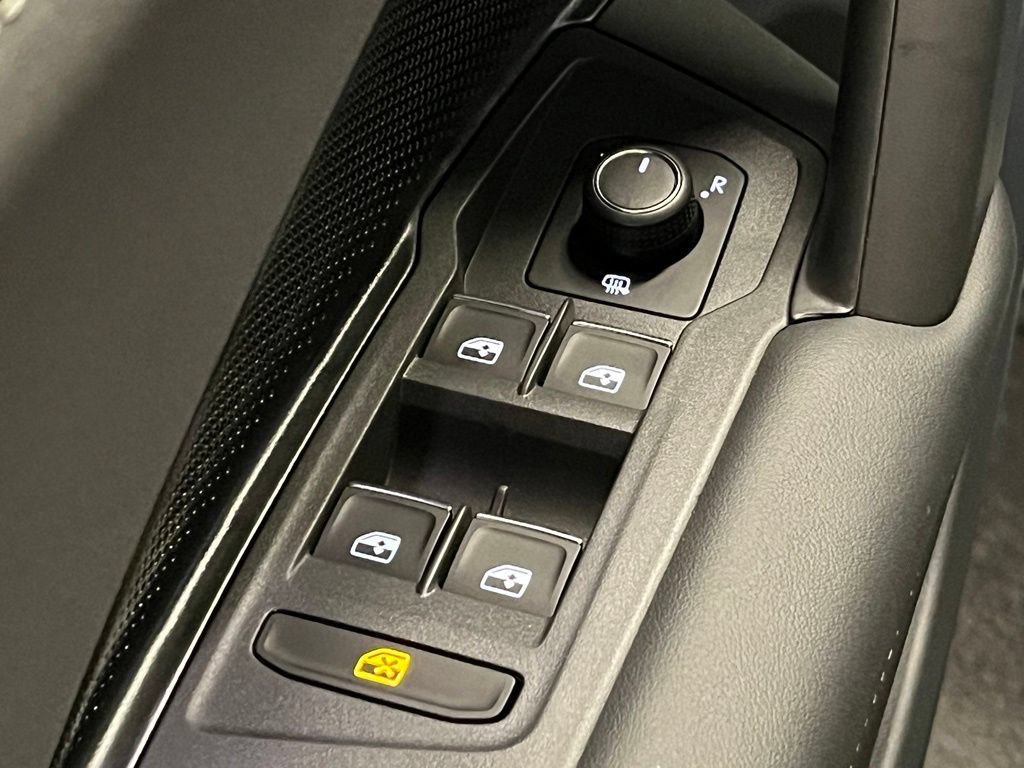 New 2026 Volkswagen Tiguan SE R-Line AWD/4WD image 18