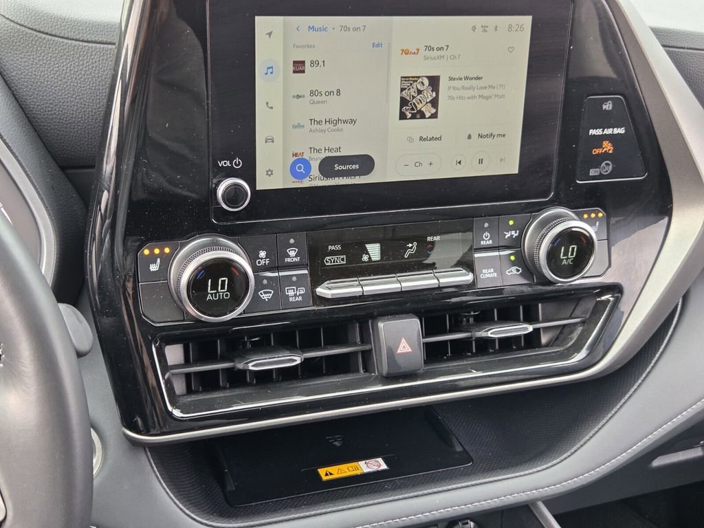 Used 2025 Toyota Highlander XLE image 17