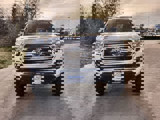 Used 2021 Toyota Tacoma SR5 w/ Trail Edition image 7