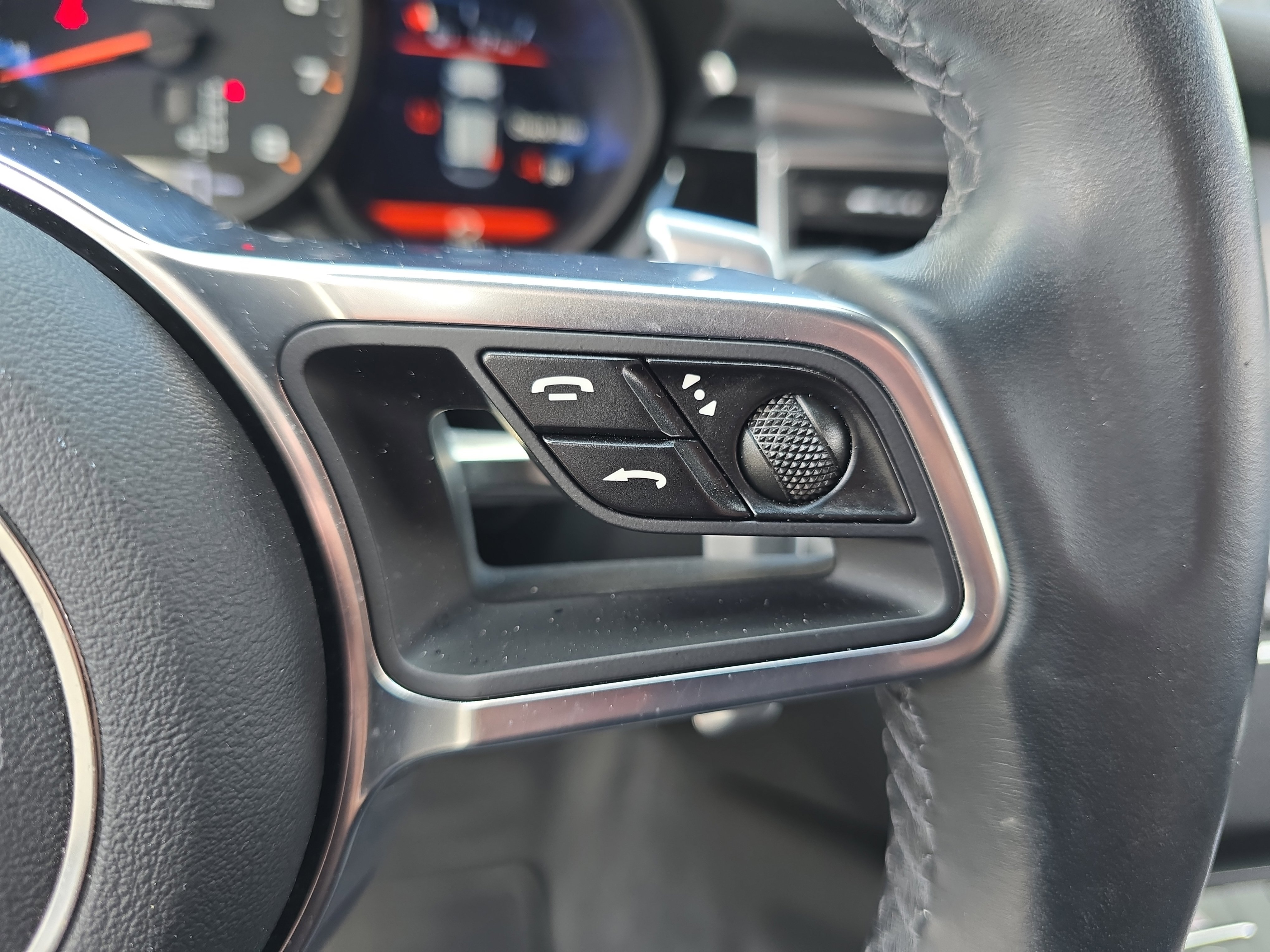 Used 2018 Porsche Macan AWD/4WD image 18