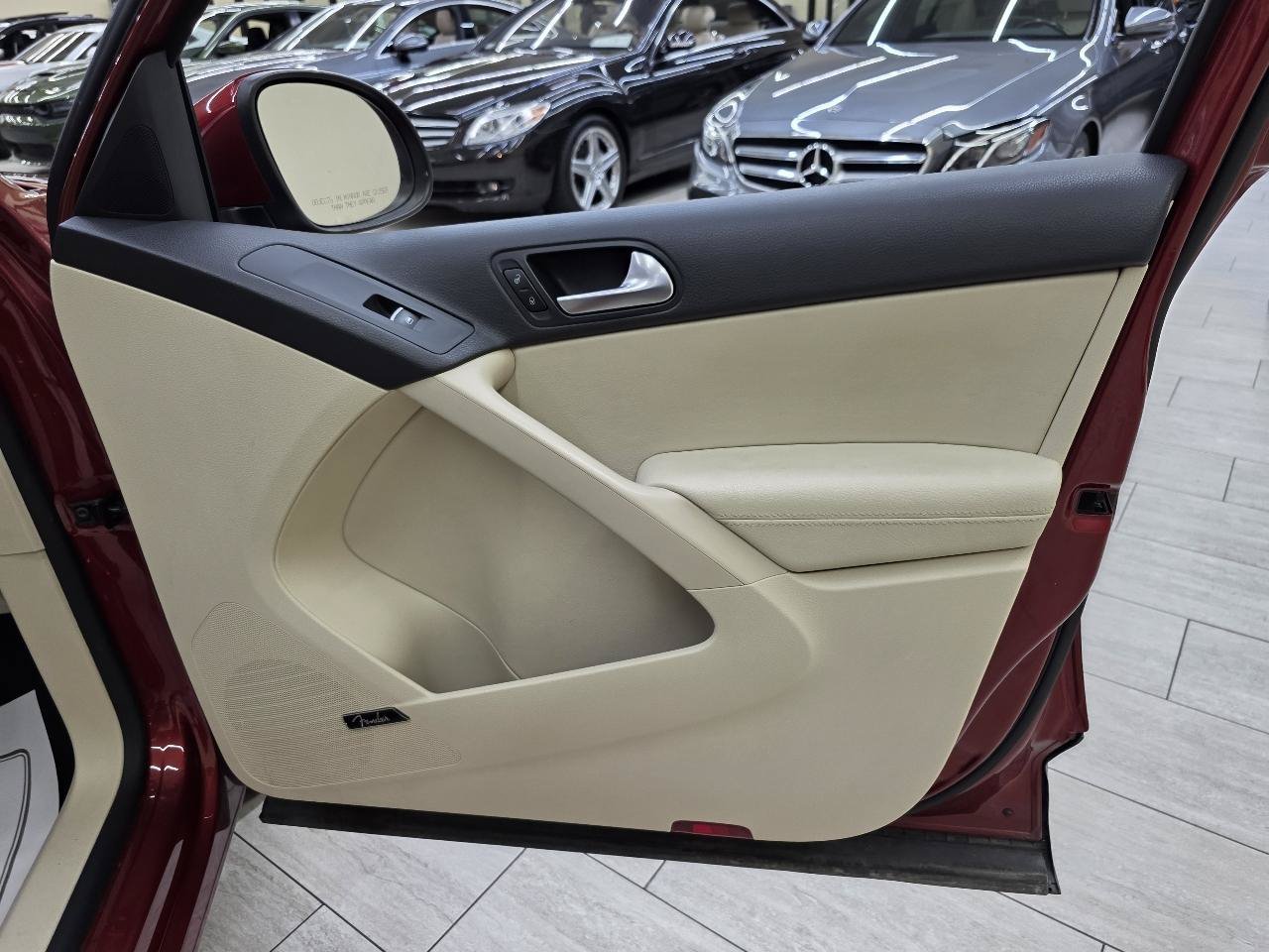 Used 2014 Volkswagen Tiguan SEL FWD image 37