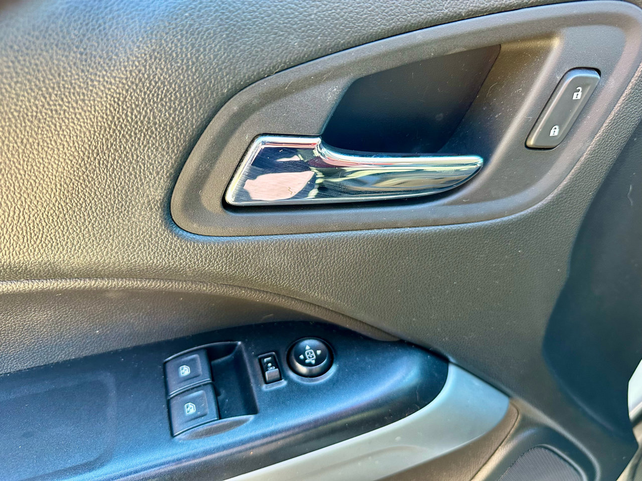 Used 2022 Chevrolet Colorado LT w/ Fleet Safety Package image 12