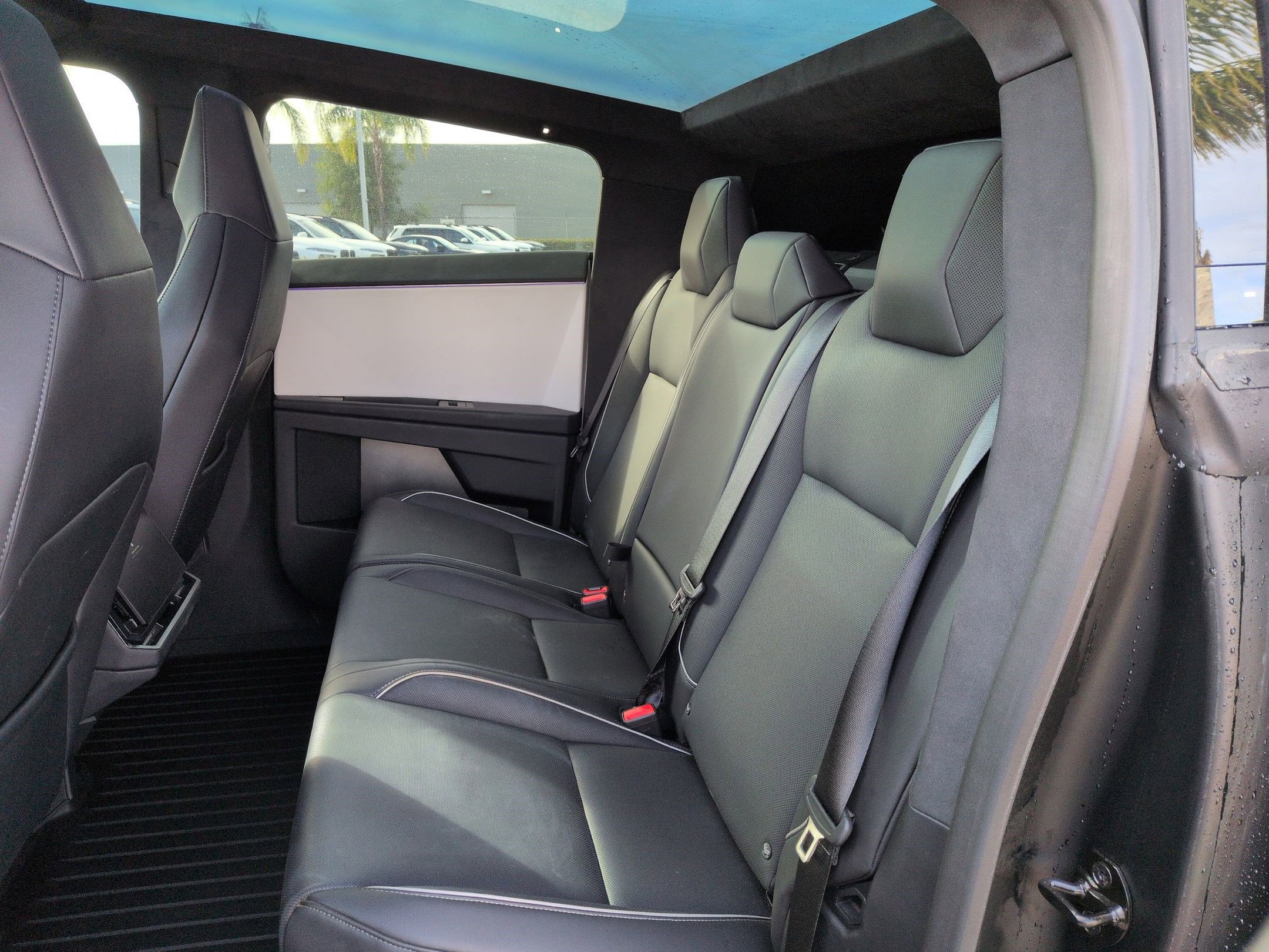 Used 2024 Tesla Cybertruck AWD Crew Cab image 30