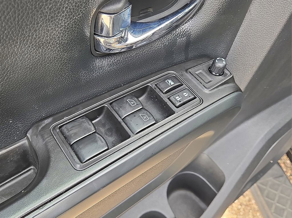 Used 2019 Nissan Titan SV w/ SV Convenience Package image 22