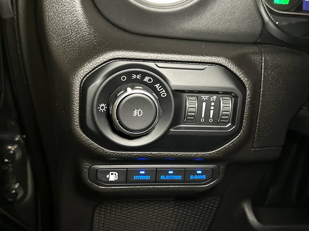 Used 2022 Jeep Wrangler Unlimited Rubicon 4xe w/ Cold Weather Group AWD/4WD image 19