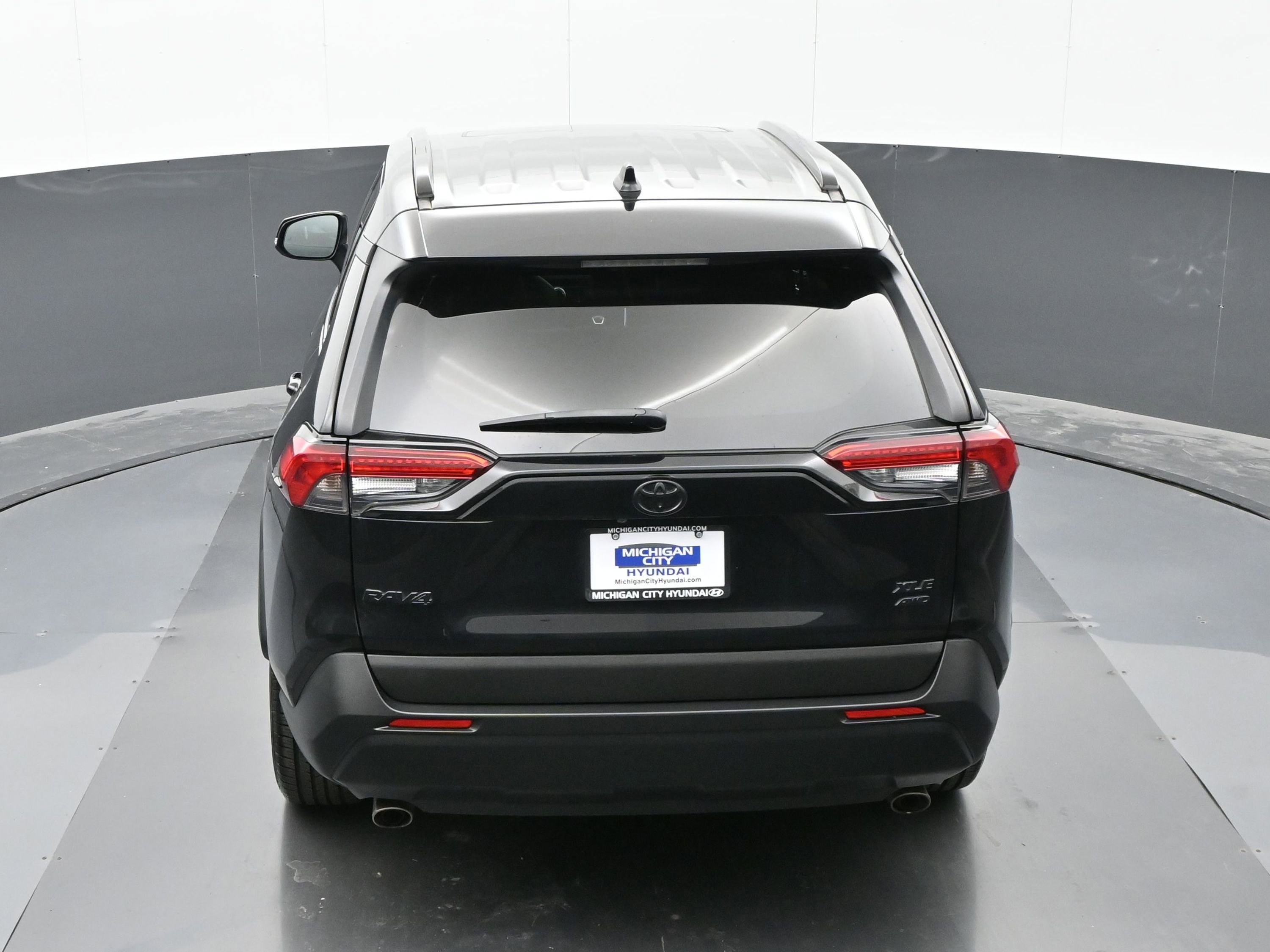 Used 2019 Toyota RAV4 XLE Premium image 35
