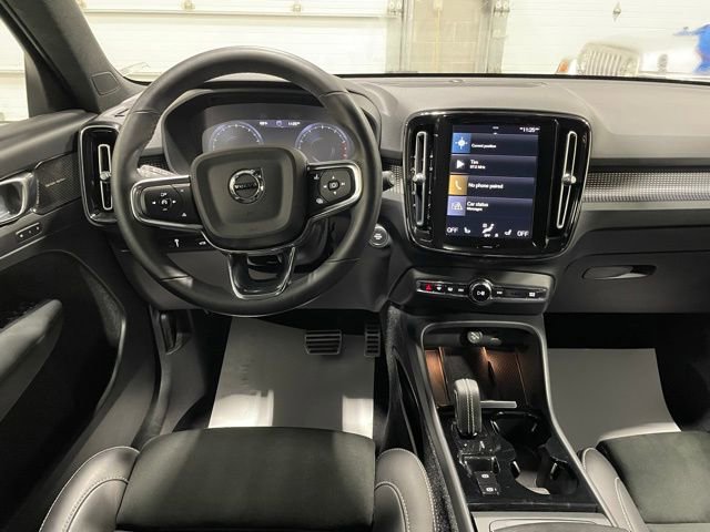 Used 2022 Volvo XC40 T5 R-Design w/ Climate Package image 15