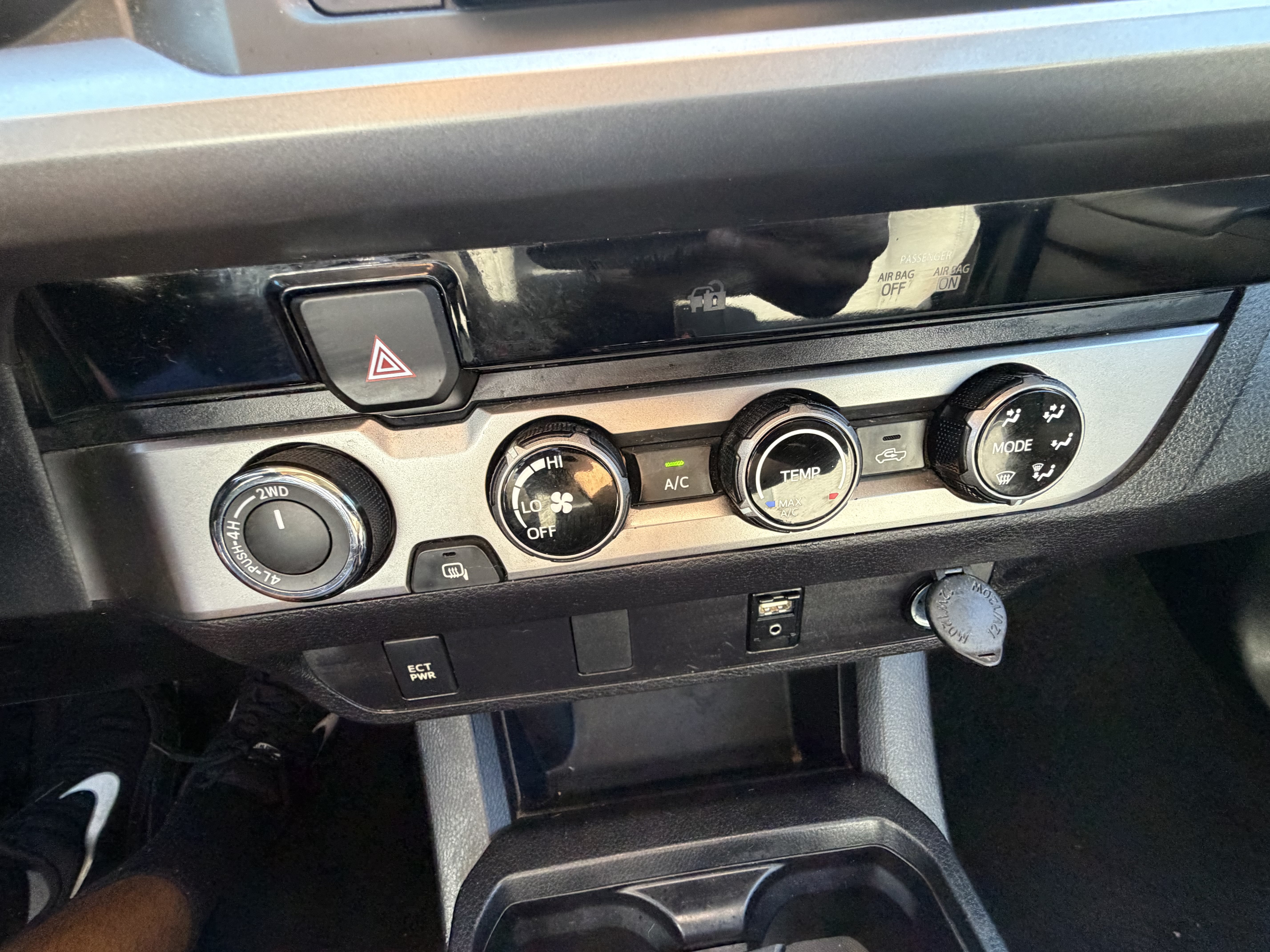 Used 2017 Toyota Tacoma SR5 w/ Tow Package AWD/4WD image 21