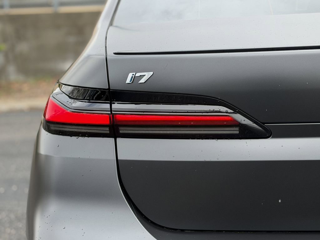 Used 2025 BMW i7 M70 image 11