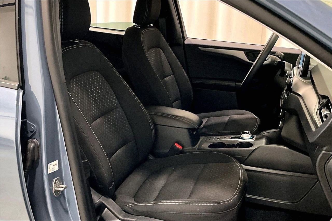 Certified 2025 Ford Escape Active FWD image 6