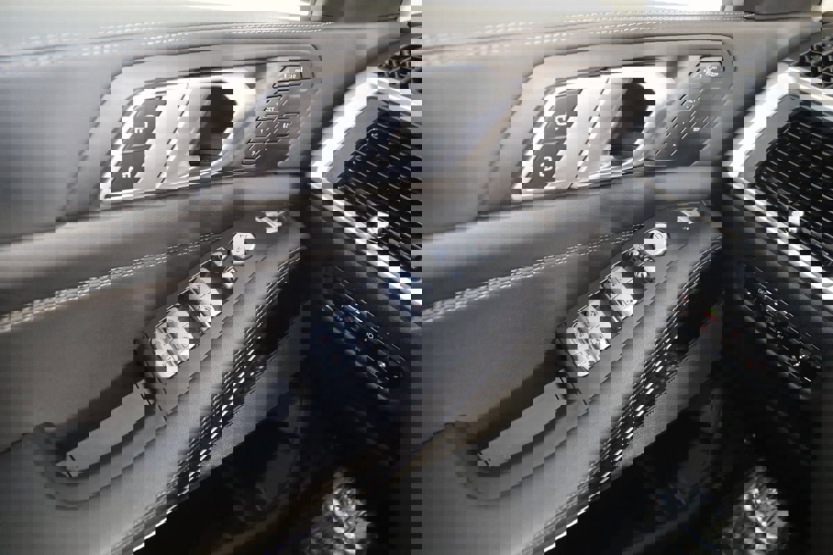 Used 2023 BMW X7 xDrive40i w/ Premium Package image 34