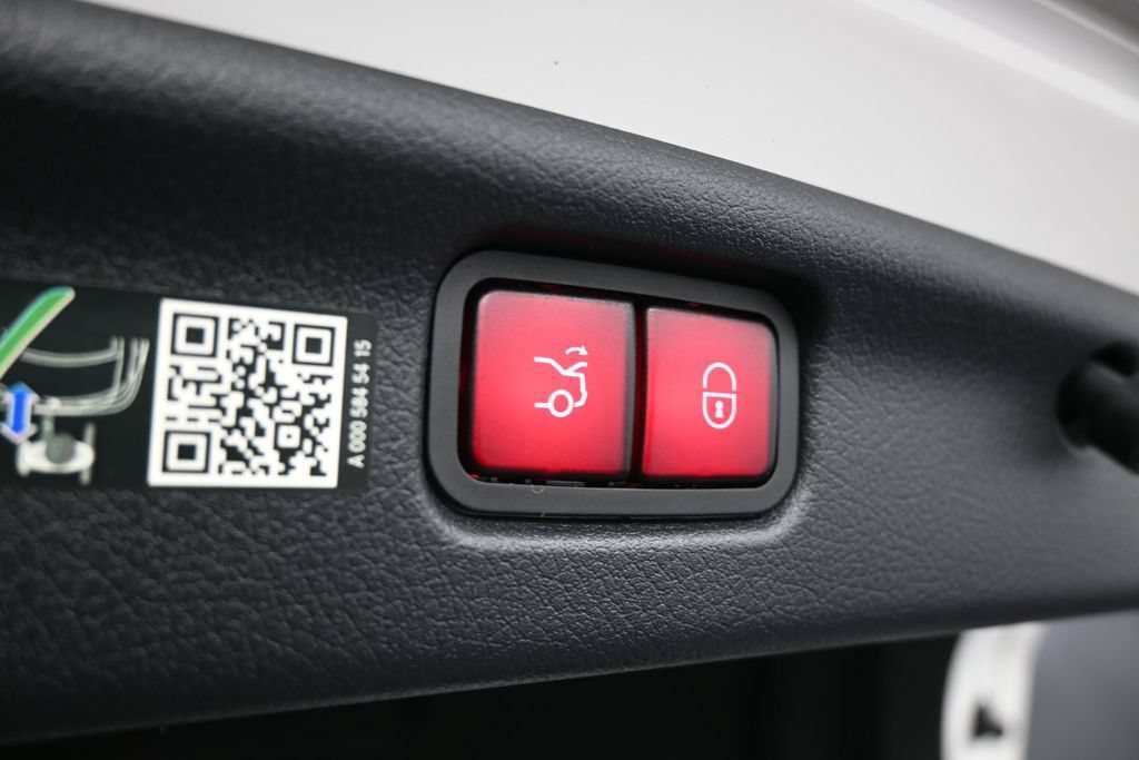 Used 2025 Mercedes-Benz C 300 Sedan image 42