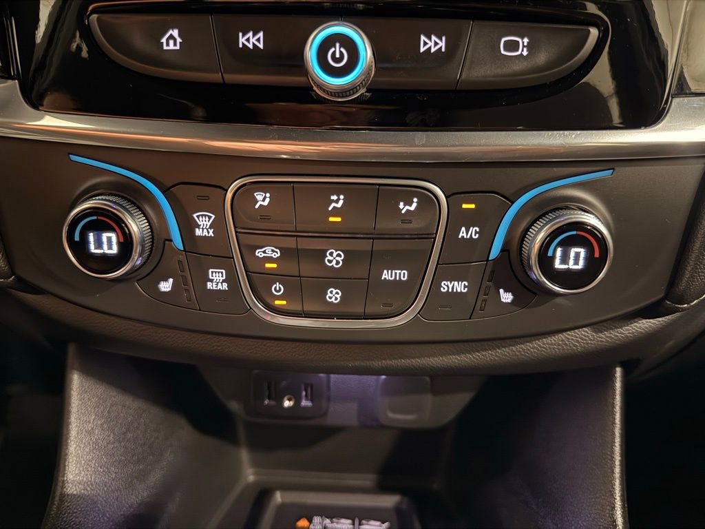 Used 2023 Chevrolet Traverse LT image 25