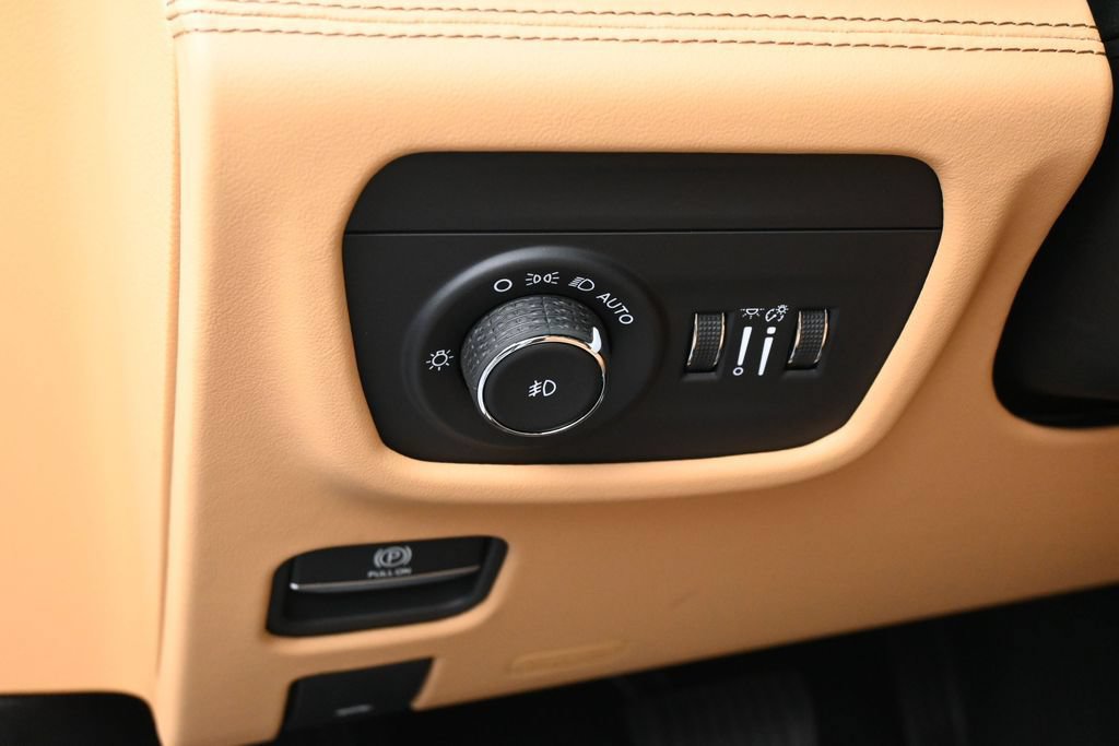Used 2024 Jeep Grand Wagoneer L Series III w/ Quick Order Packagew 28T AWD/4WD image 16