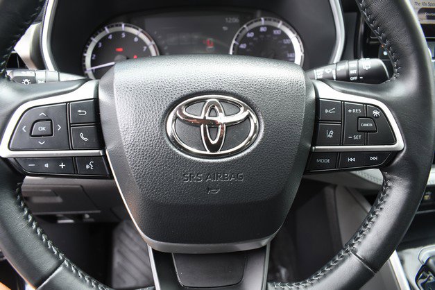 Used 2023 Toyota Highlander XLE AWD/4WD image 32