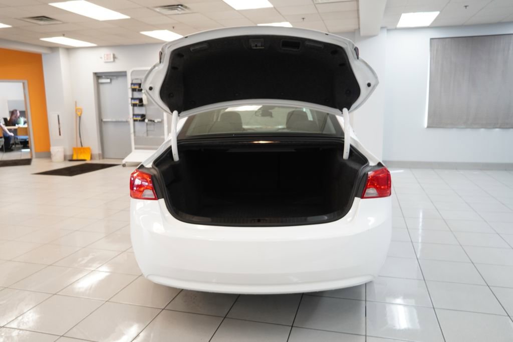 Used 2019 Chevrolet Impala LT w/ LT Leather Package FWD image 9