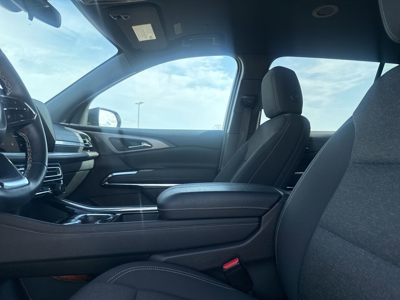 Used 2025 Chevrolet Traverse LT image 43