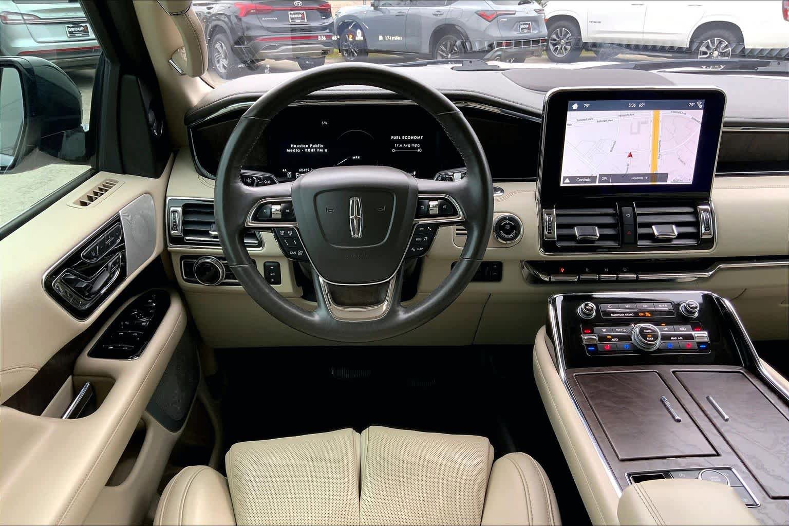 Used 2019 Lincoln Navigator Reserve AWD/4WD image 6