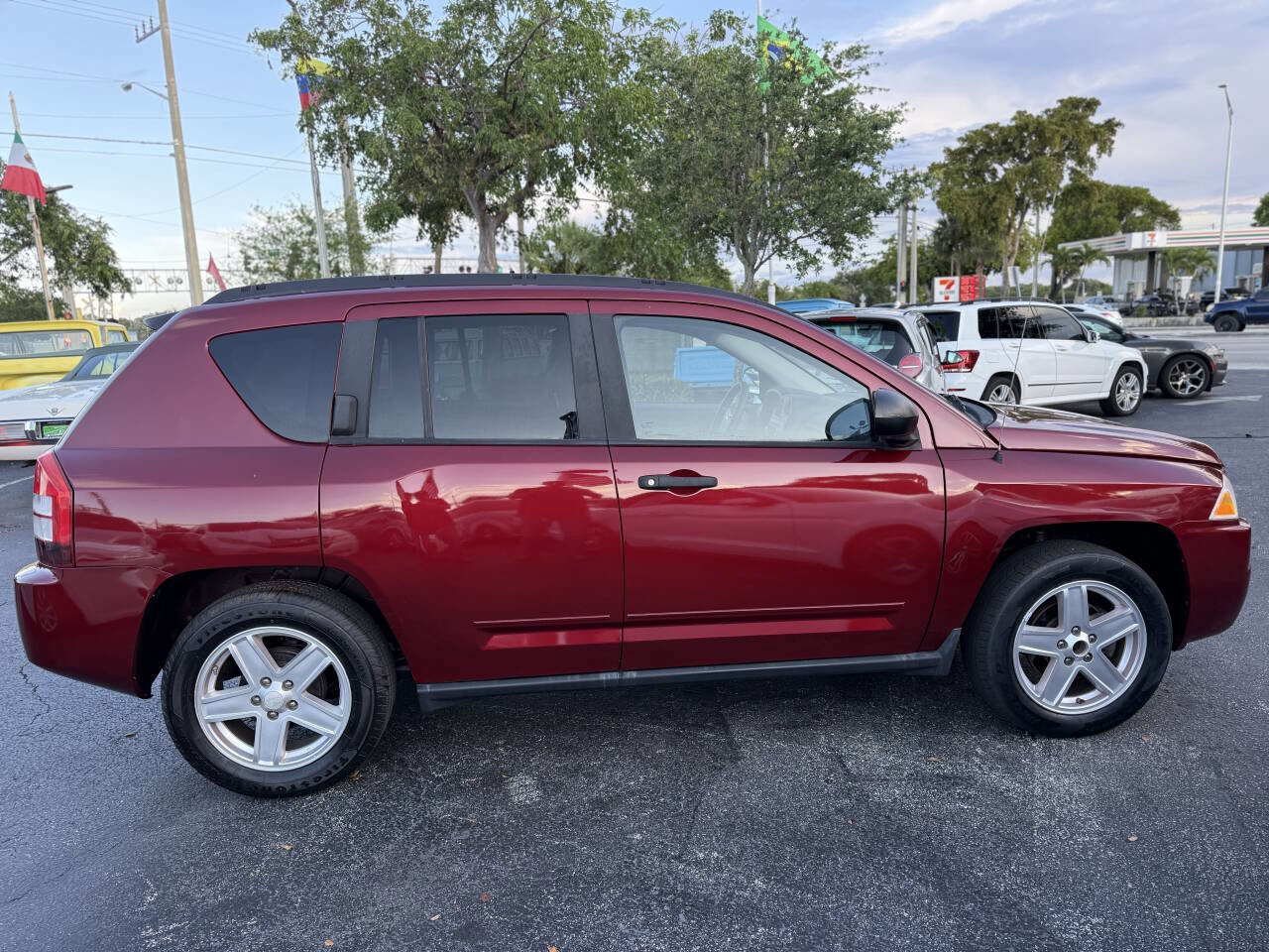 Used 2010 Jeep Compass Sport FWD image 7