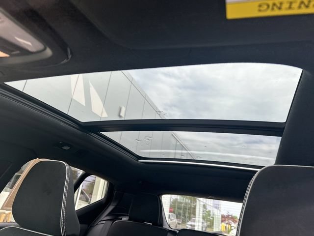 Certified 2025 Volvo XC40 B5 Plus AWD/4WD image 25