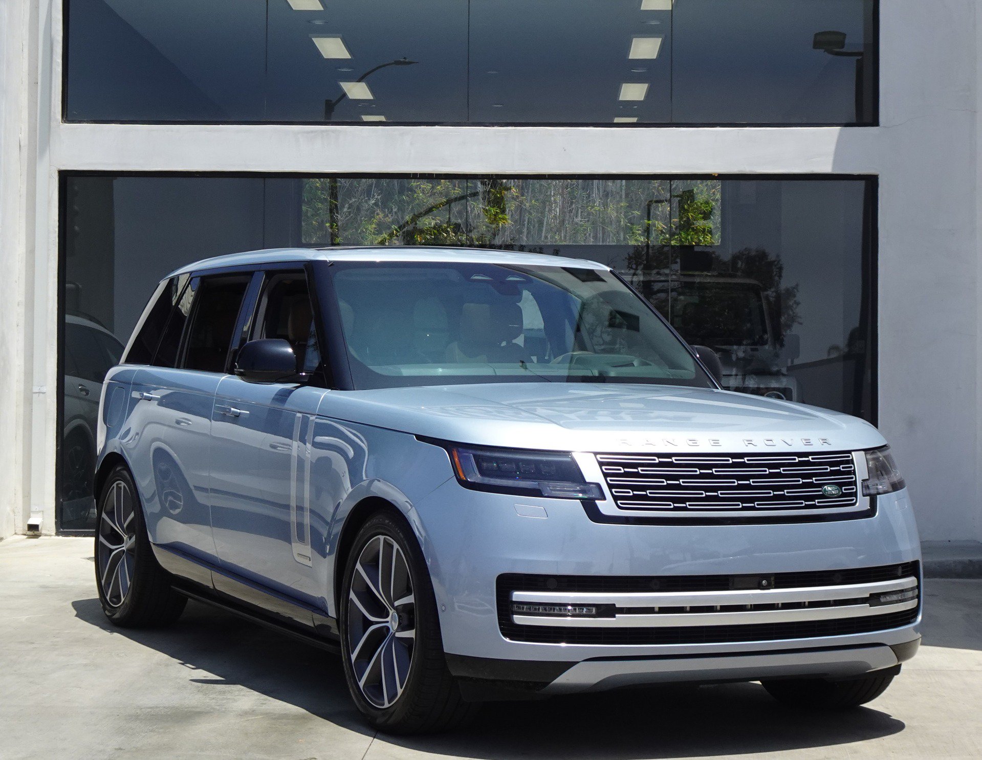 Used 2024 Land Rover Range Rover Long Wheelbase Autobiography AWD/4WD image 8