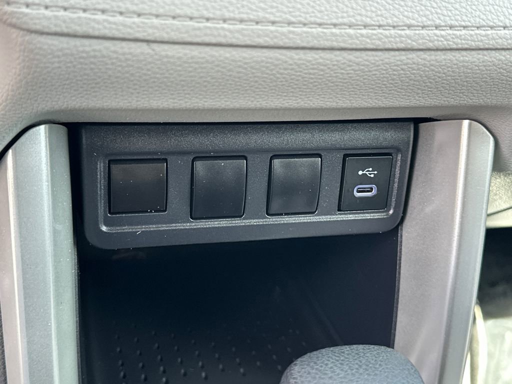 Used 2024 Toyota Corolla Cross L image 25