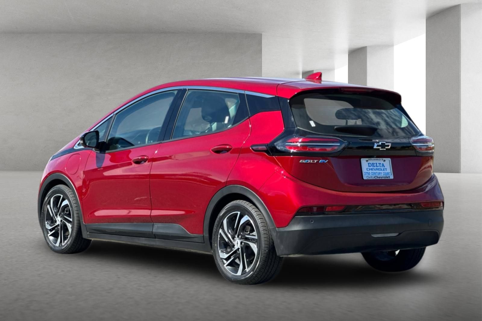 Used 2023 Chevrolet Bolt LT w/ Infotainment Package FWD image 6