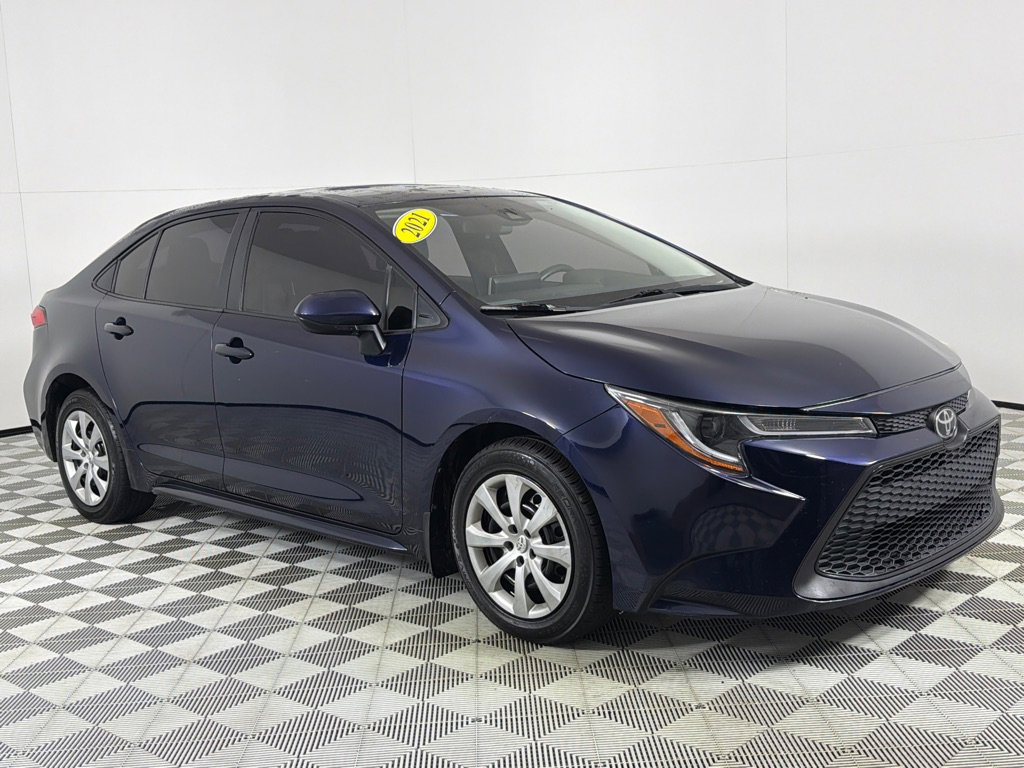 Used 2021 Toyota Corolla LE image 3