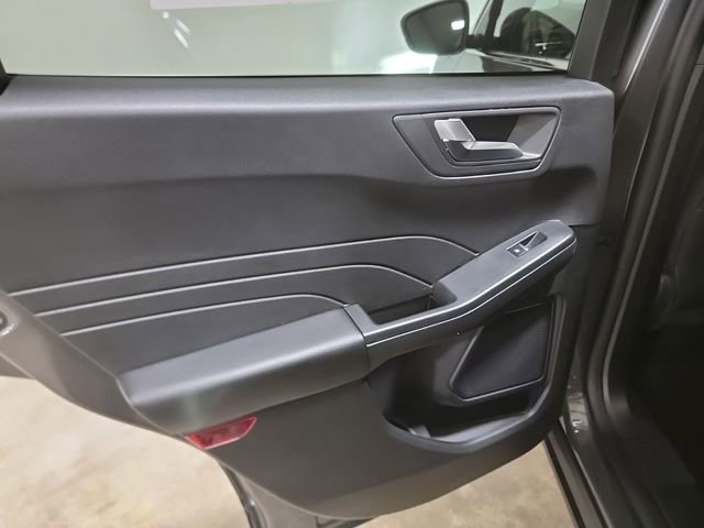 New 2025 Ford Escape SE w/ Class II Trailer Tow Package image 25