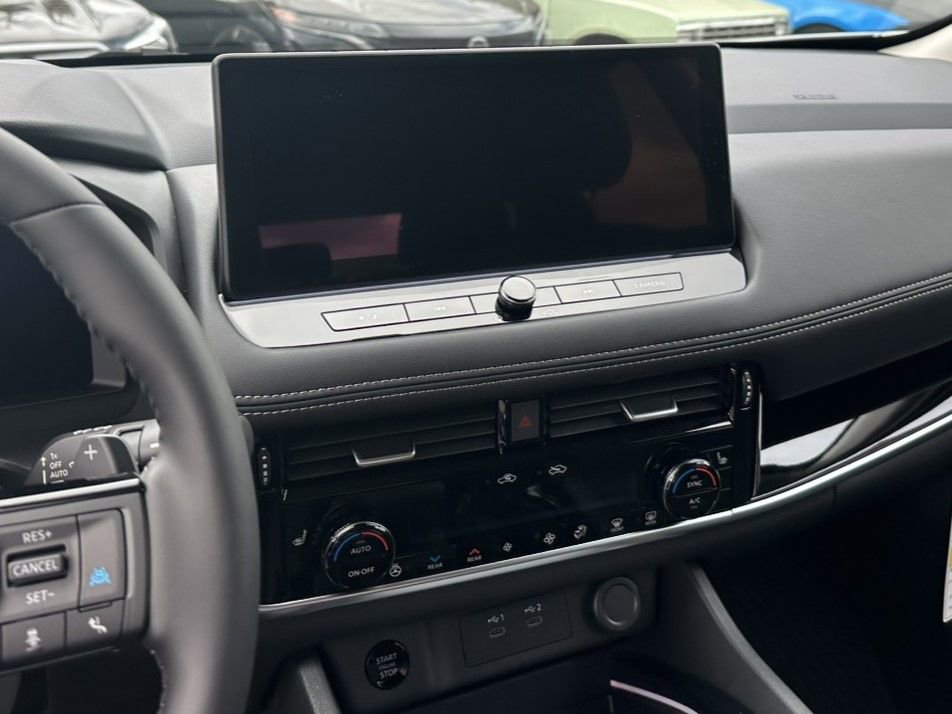 New 2025 Nissan Rogue SL w/ Tech Package image 17