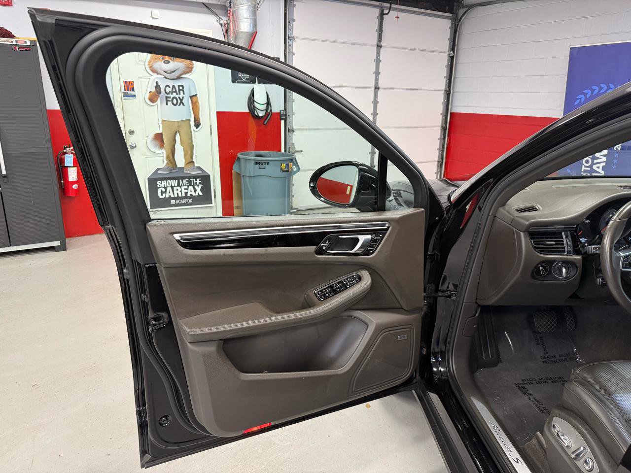 Used 2021 Porsche Macan S AWD/4WD image 32