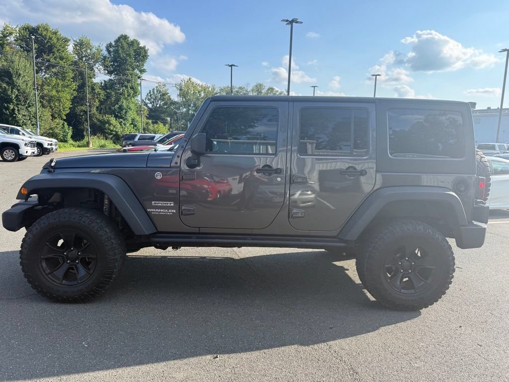 Used 2017 Jeep Wrangler Unlimited Rubicon w/ Connectivity Group AWD/4WD image 5