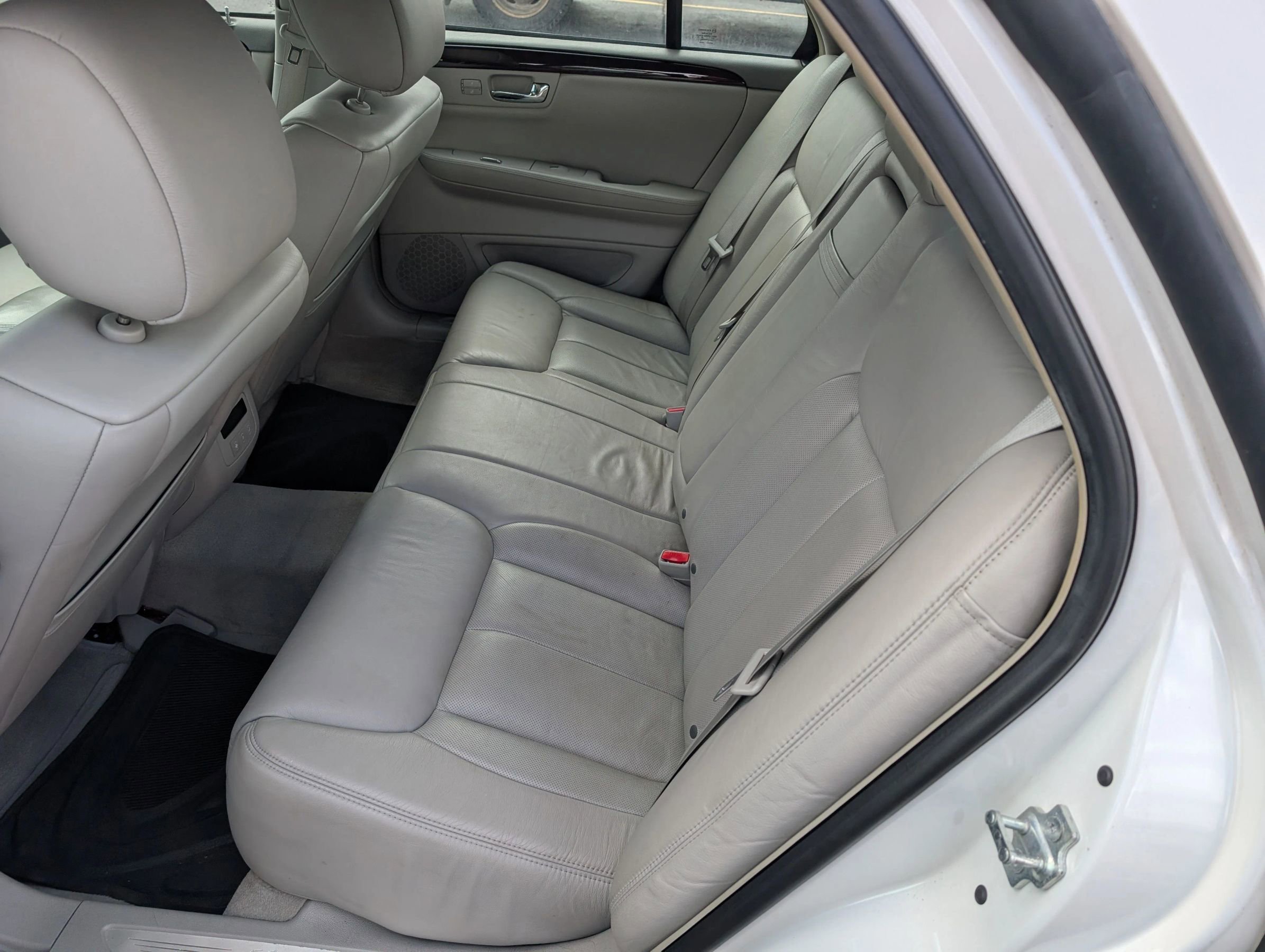 Used 2011 Cadillac DTS Premium image 14