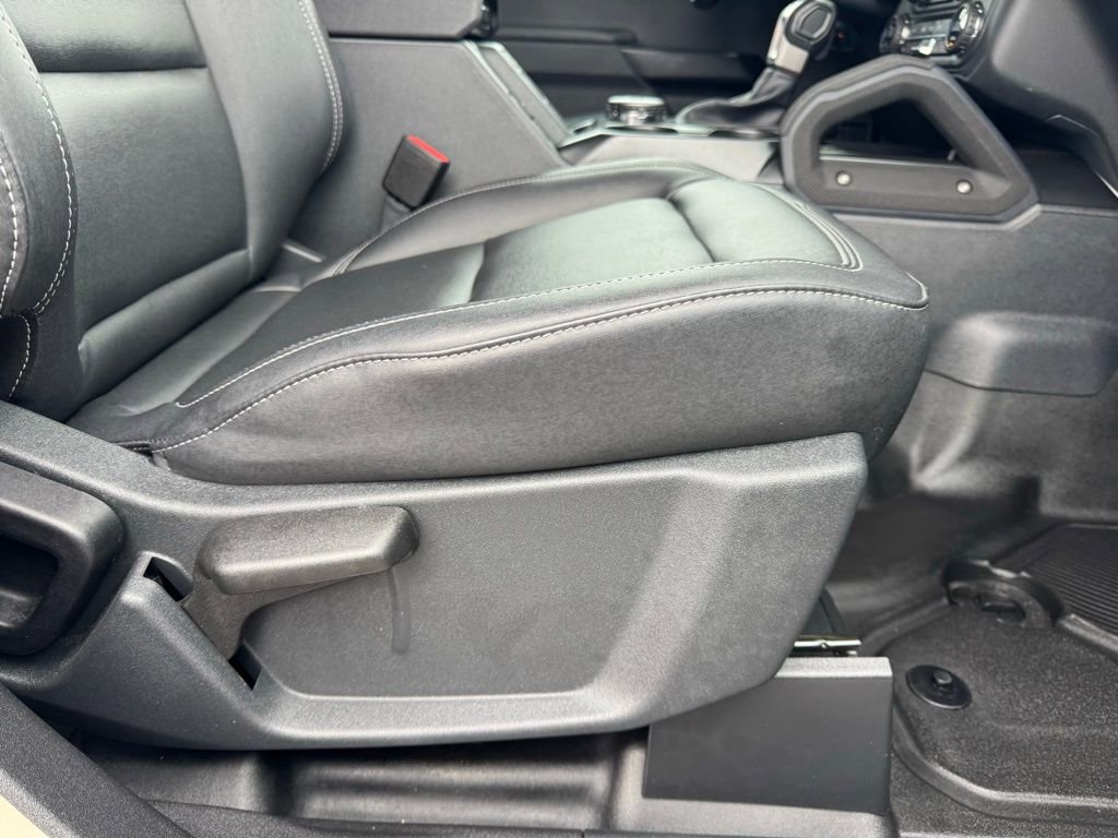 Used 2025 Ford Bronco Badlands image 17