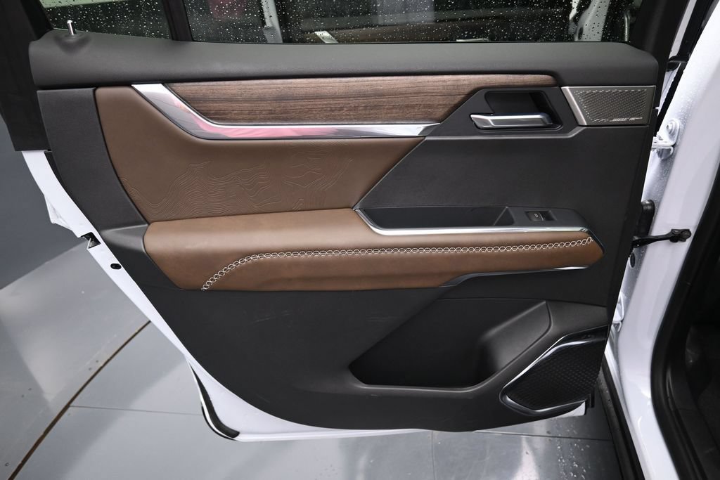 Used 2026 GMC Acadia Denali Ultimate w/ LPO, Floor Liner Package AWD/4WD image 30