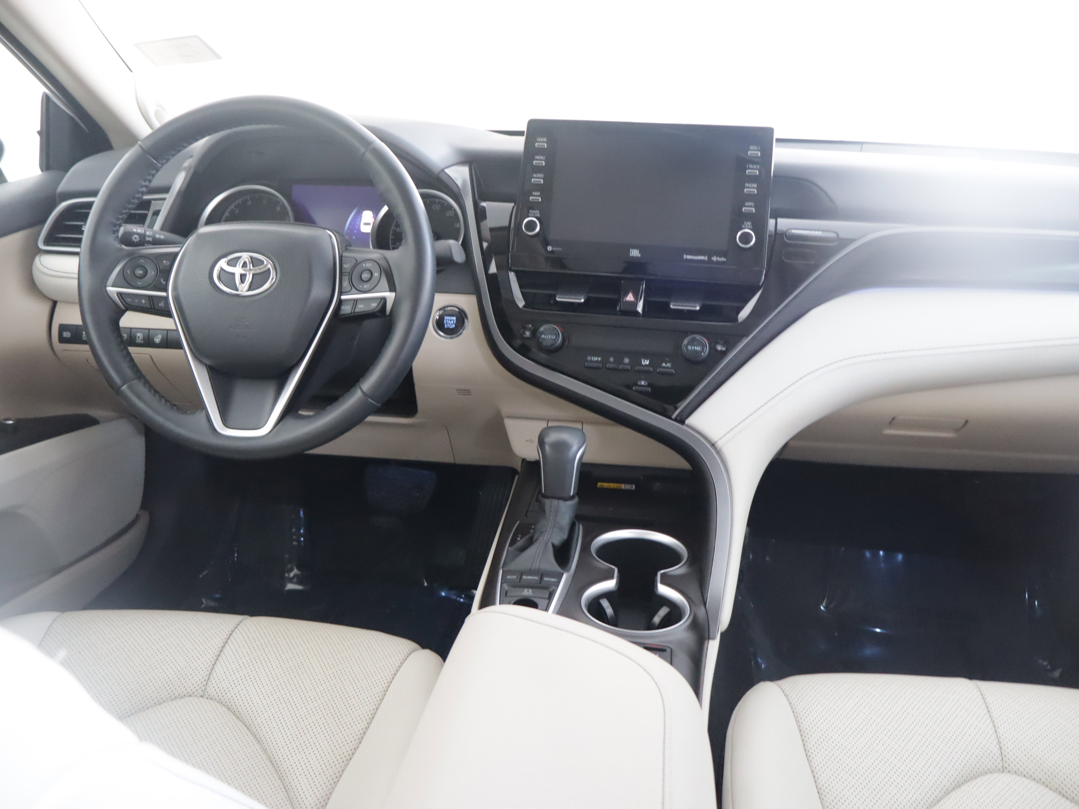 Used 2023 Toyota Camry XLE w/ Navigation Package AWD/4WD image 2