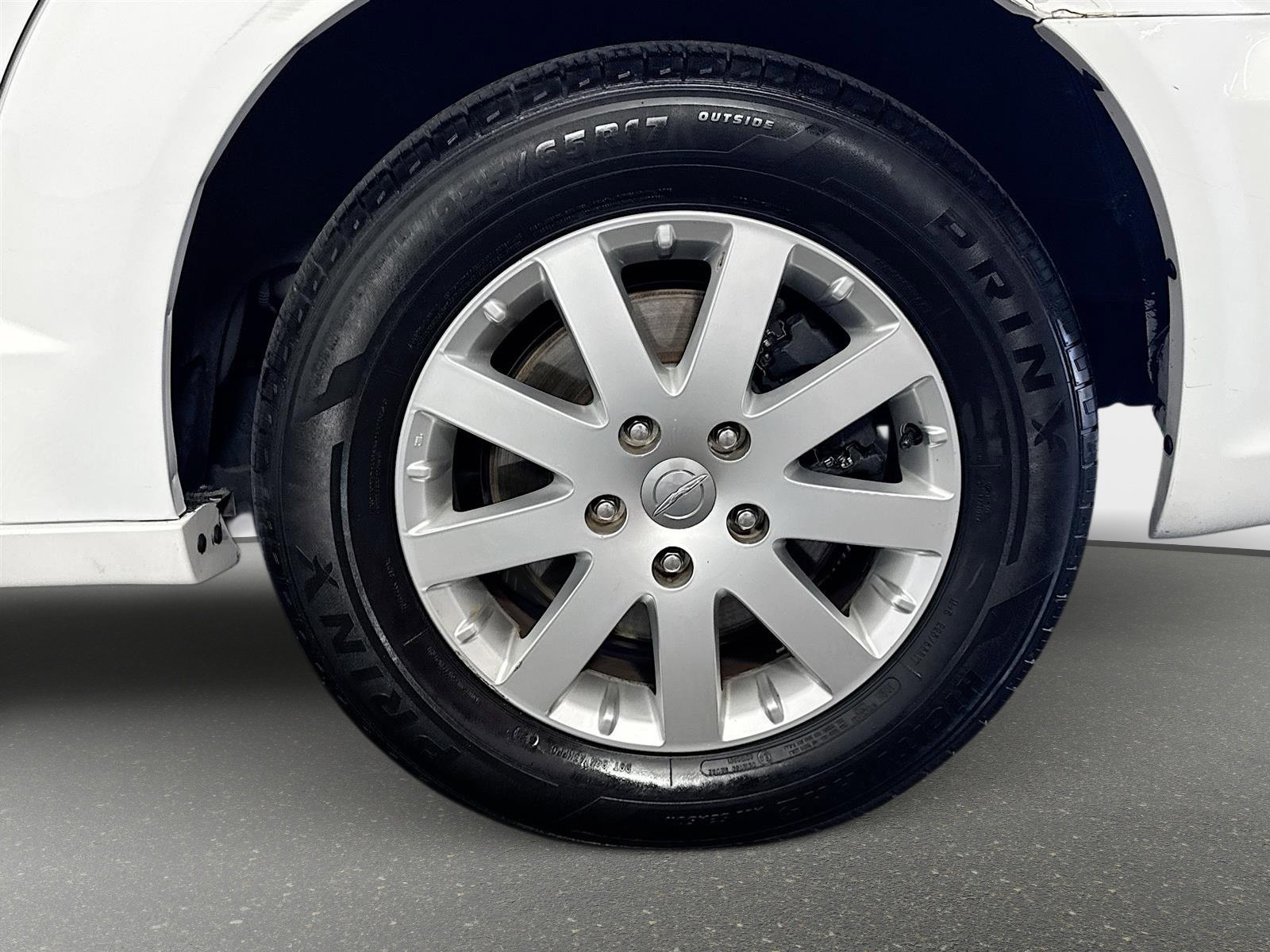 Used 2014 Chrysler Town & Country Touring image 29