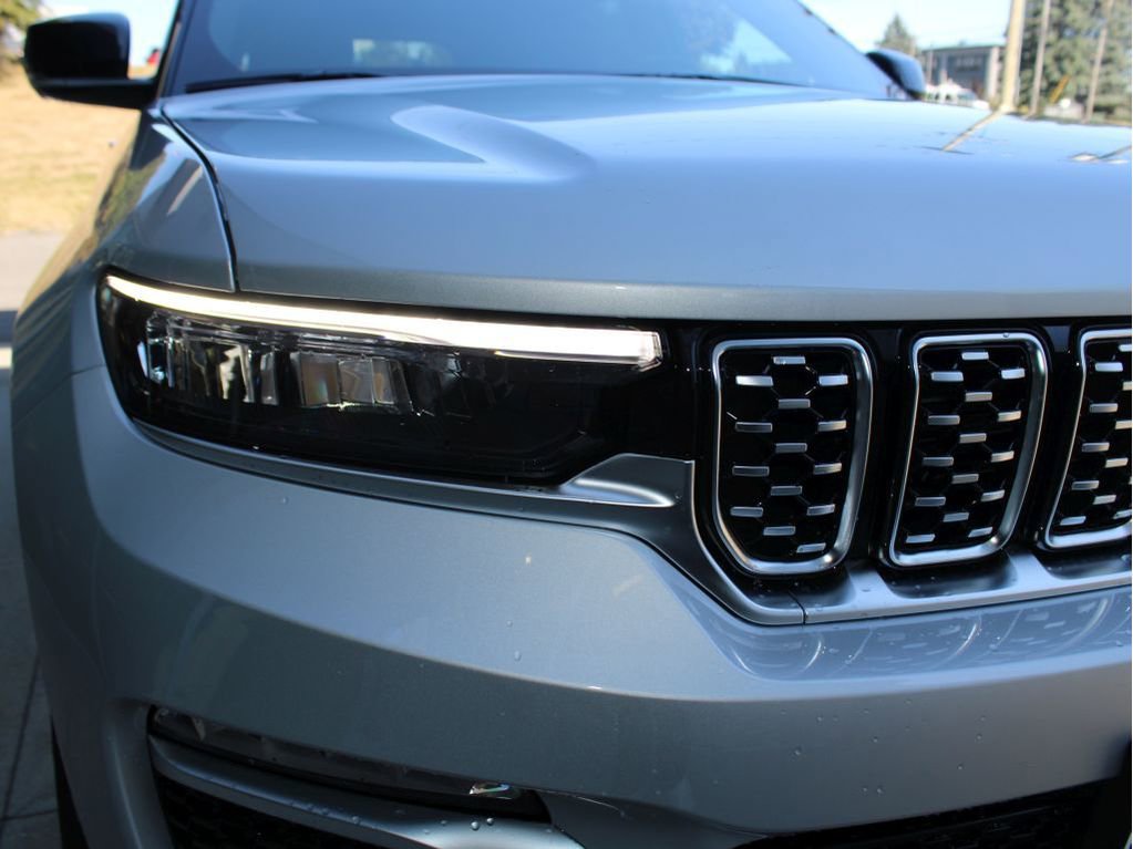 New 2025 Jeep Grand Cherokee Summit image 40