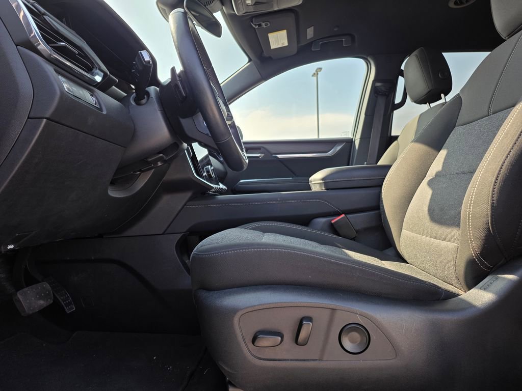Used 2025 GMC Acadia Elevation image 11