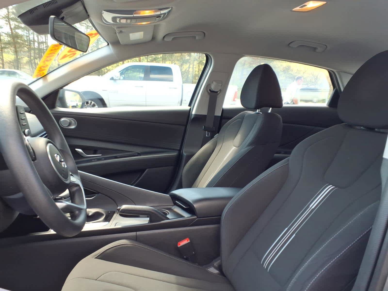 Used 2023 Hyundai Elantra SEL image 10