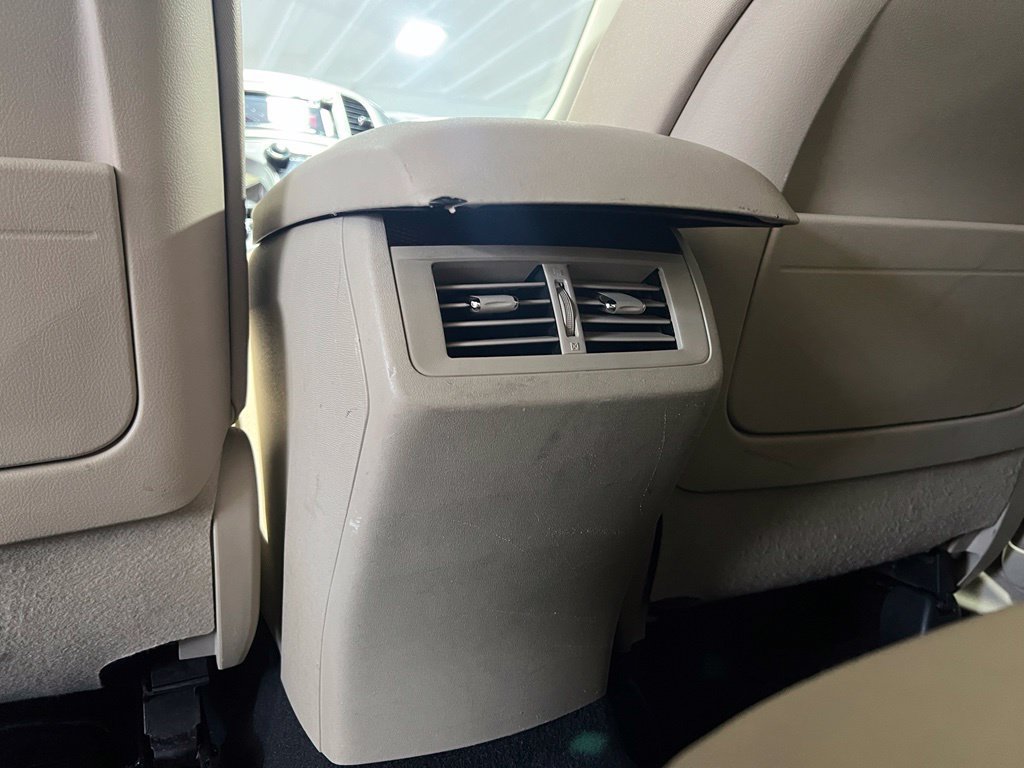 Used 2010 Toyota Venza AWD image 16