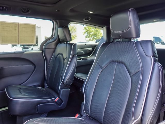 Used 2025 Chrysler Pacifica Limited FWD image 24