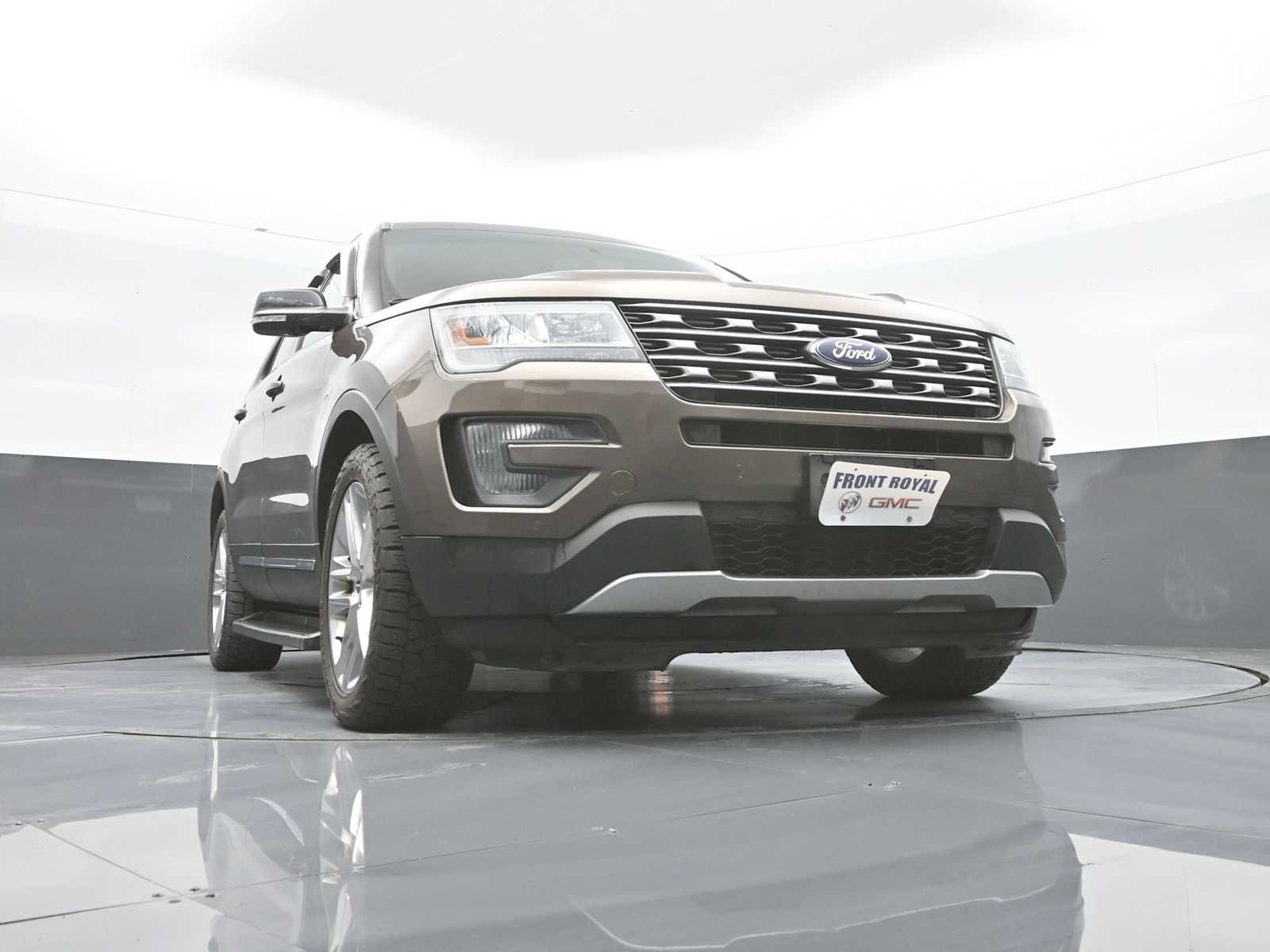 Used 2016 Ford Explorer XLT w/ Equipment Group 202A AWD/4WD image 35