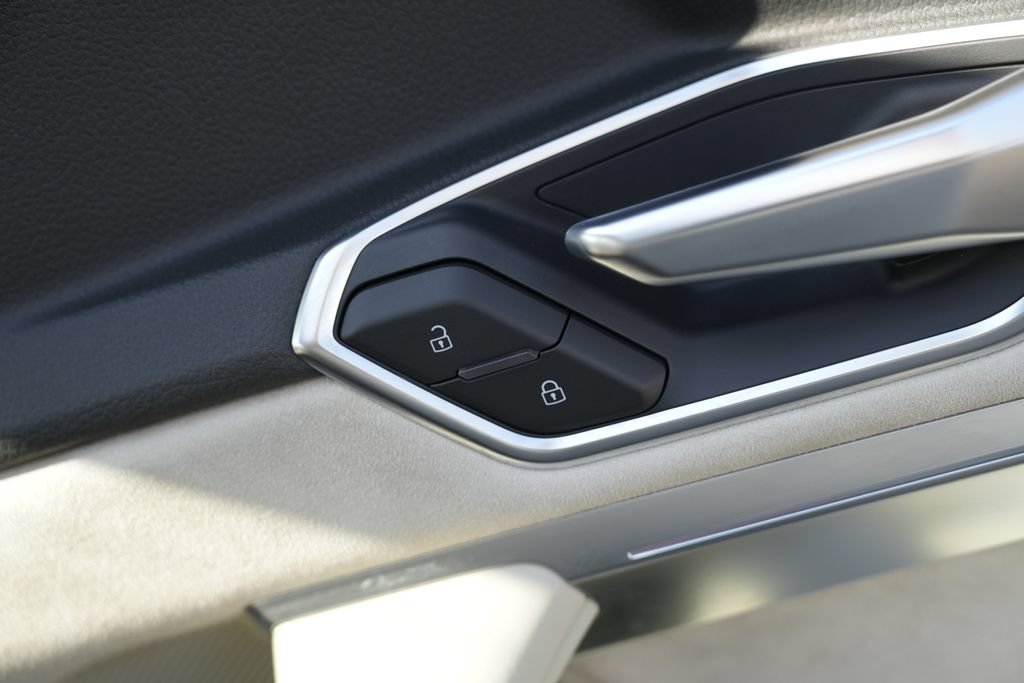 Used 2019 Audi e-tron Prestige AWD/4WD image 40